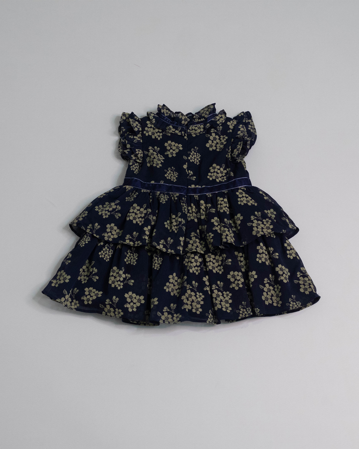 Vestido con estampado de flores metalizadas