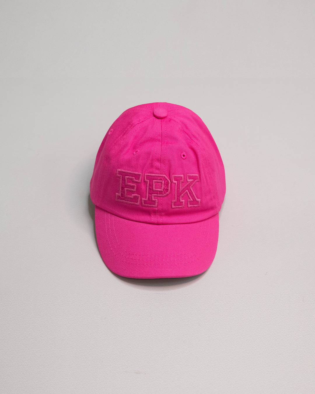 Gorra fucsia con logo EPK