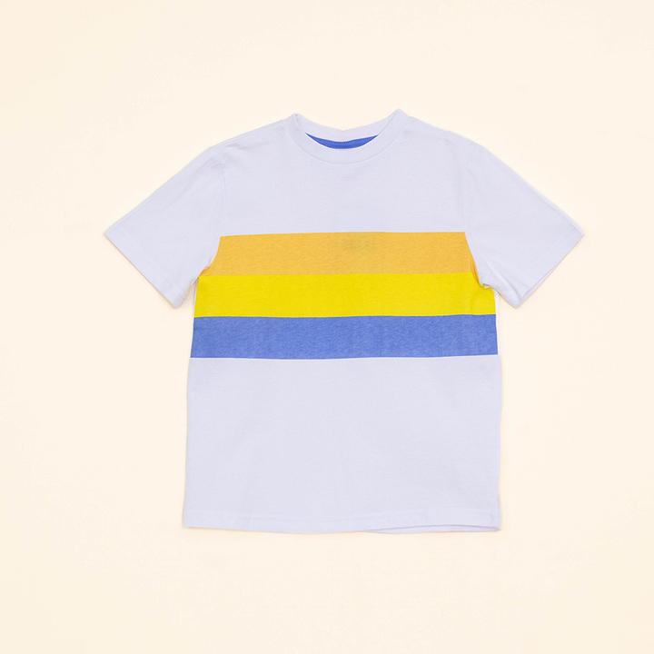 Franela Blanca de Algodón con Gráfico de Rayas Anaranjada, Amarilla y Azul, para Niño