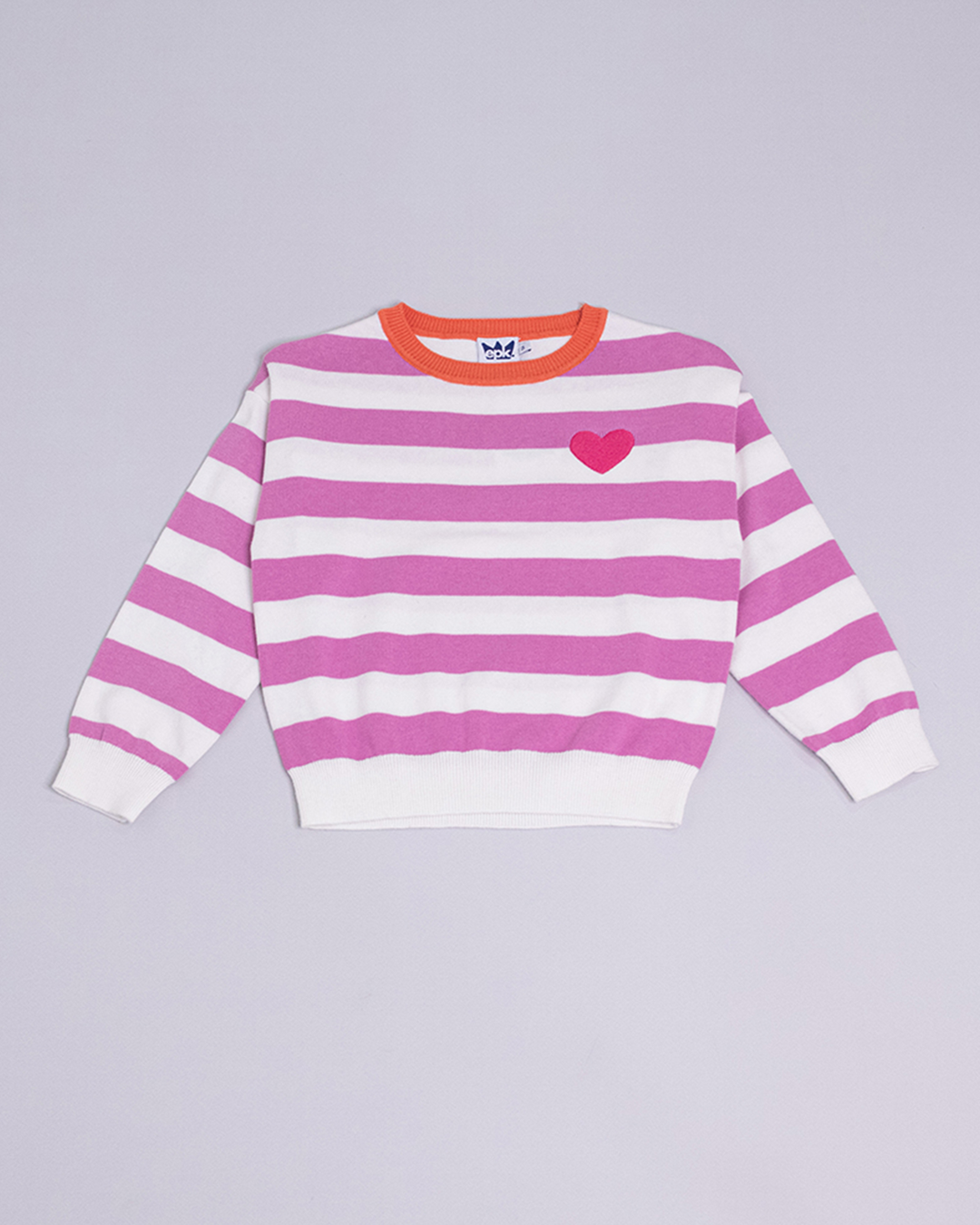 Suéter de rayas blancas y rosadas con corazón bordado