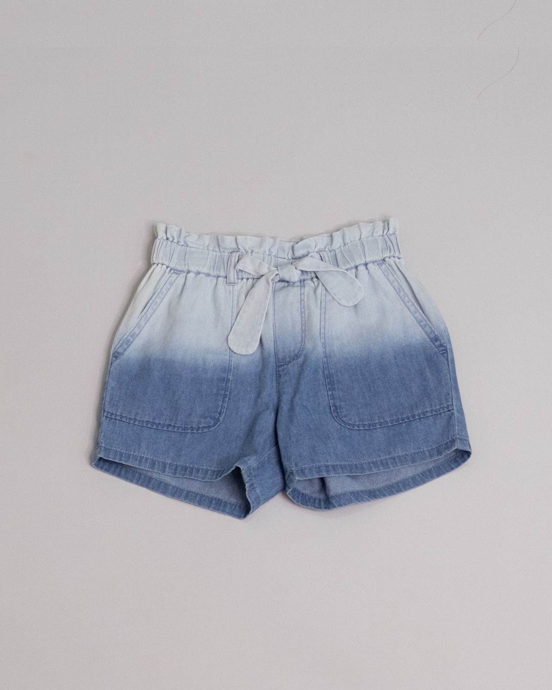 Short de chambray con efecto degradé con elástico en la cintura