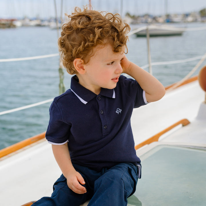 Polo azul marina con bordado