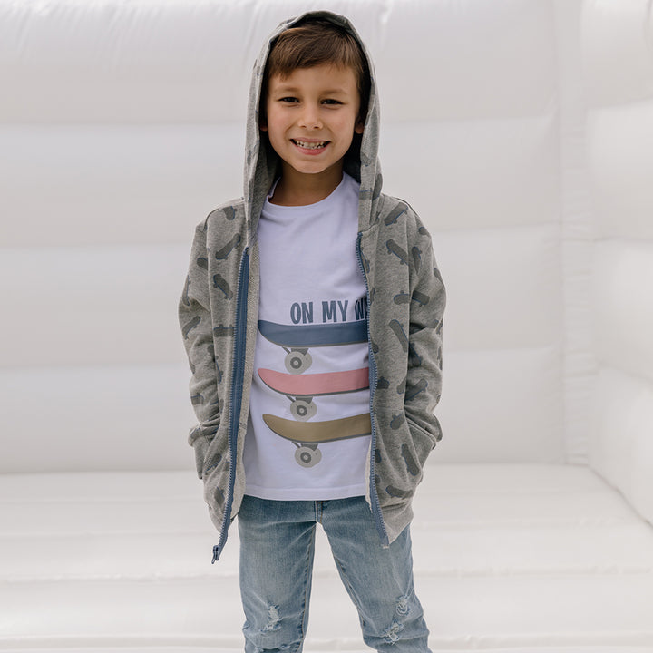 Sweatshirt con estampado de patinetas