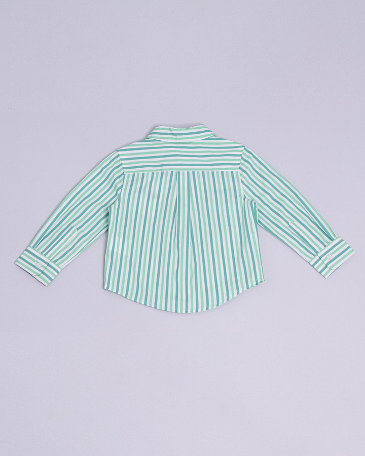 Camisa de rayas verdes y blancas
