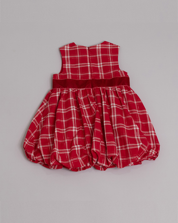 Vestido rojo con rayas plateadas y cinta de terciopelo roja