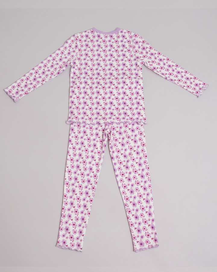 Pijama blanca con estampado de flores