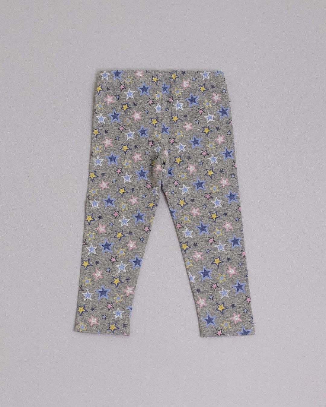 Legging gris con estampado de estrellas multicolor