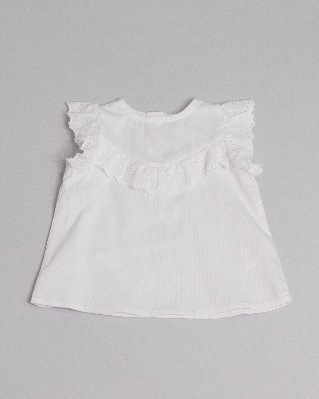 Blusa de piquet sin mangas blanca con eyelet