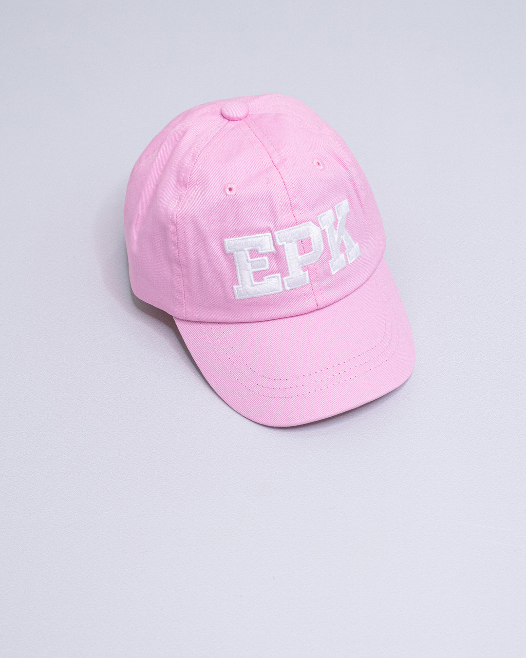Gorra rosada con el logo EPK