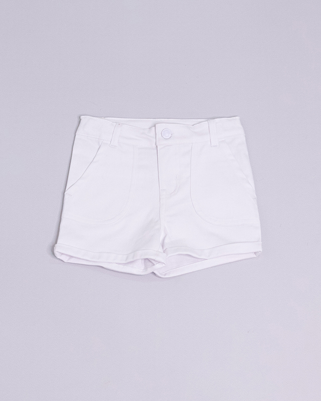 Short blanco con bolsillos