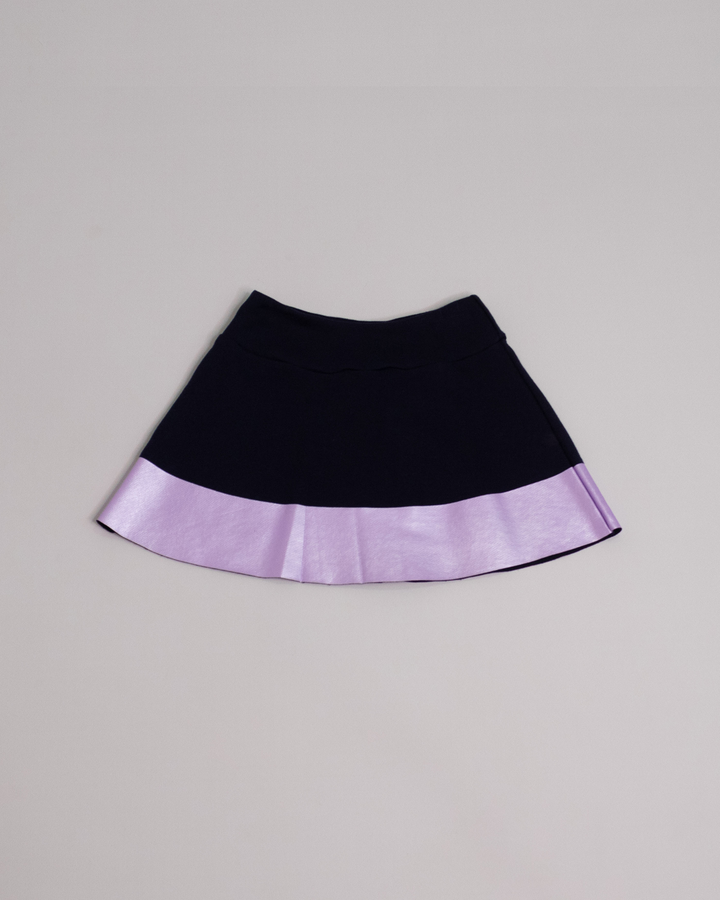 Falda azul marino con franja morada metalizada