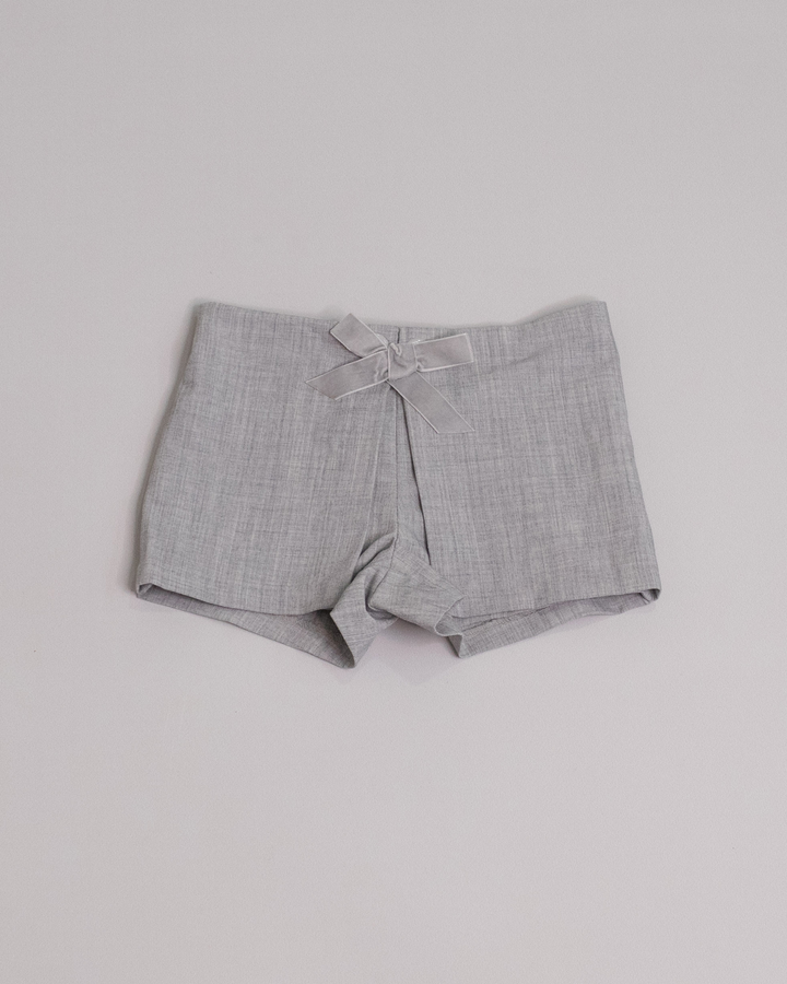 Short gris con lazo de terciopelo