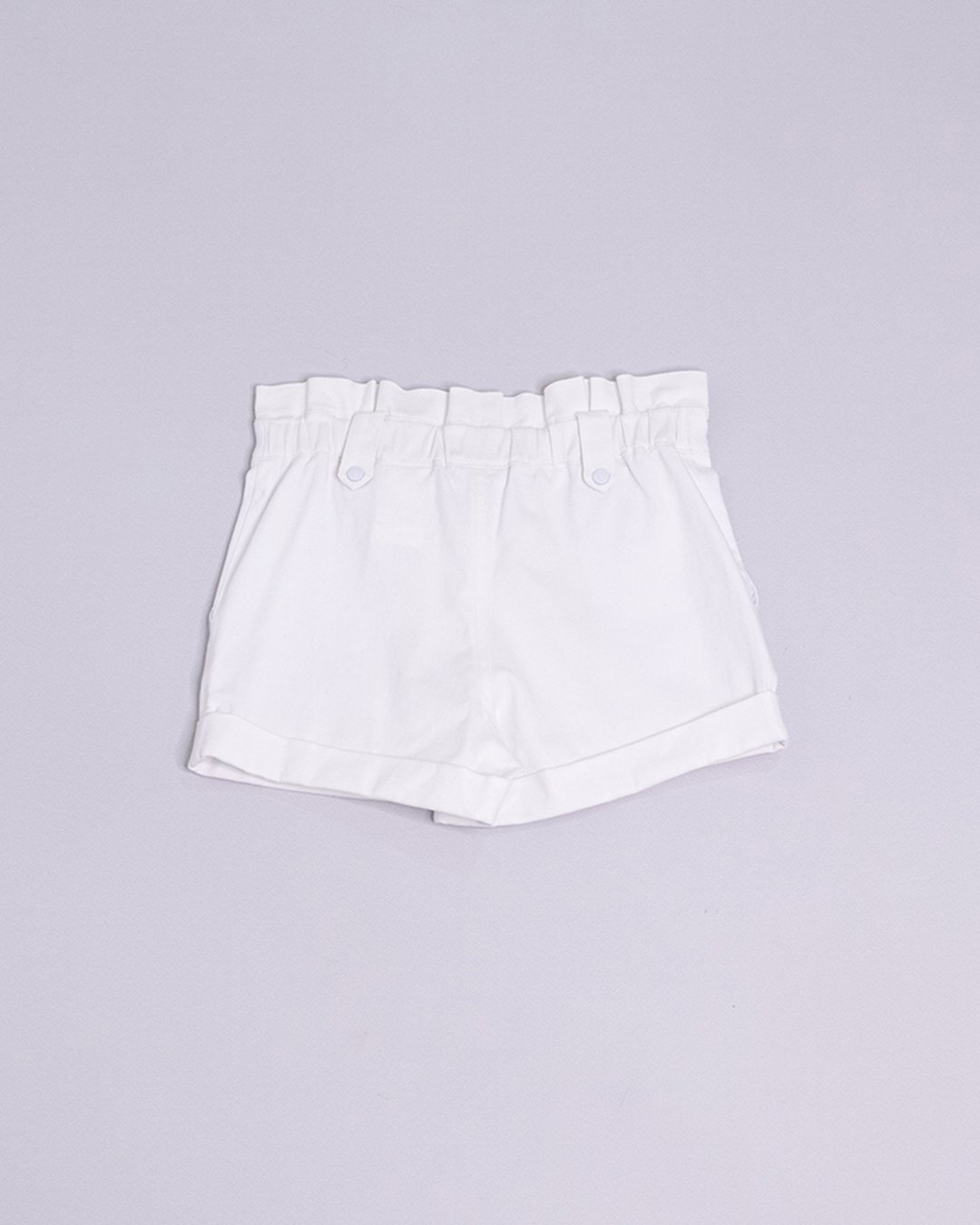 Short blanco con elástico en la cintura