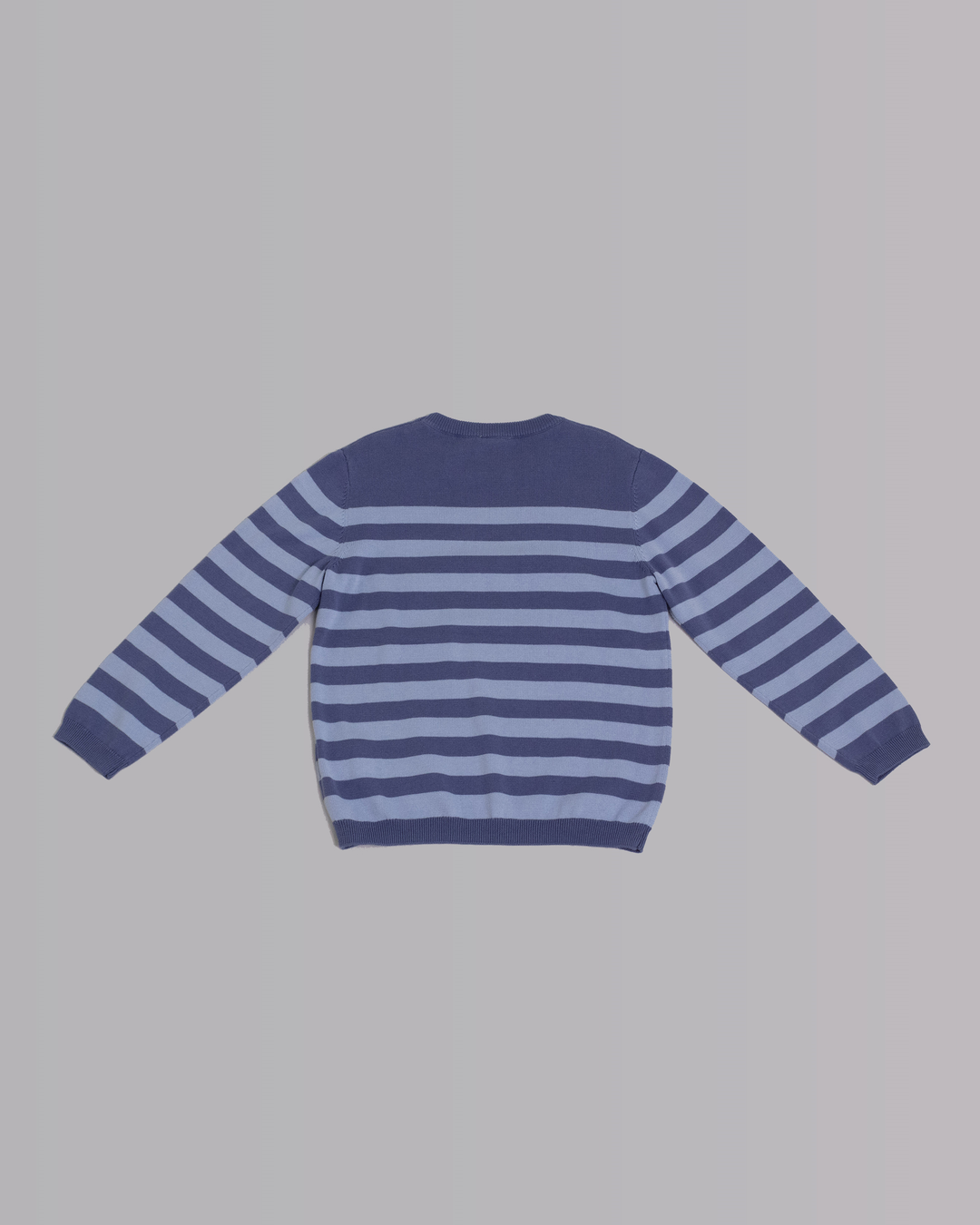 Suéter de rayas en dos tonos de azul