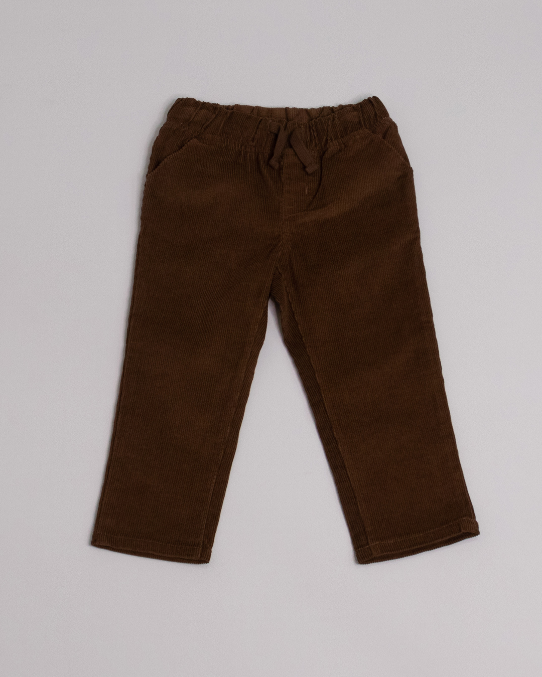 Pantalón de corduroy marrón con elástico en la cintura