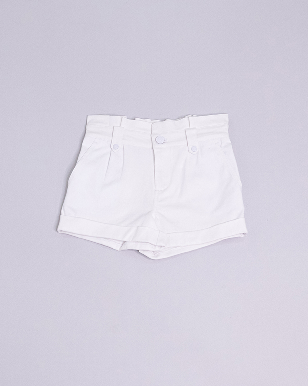 Short blanco con elástico en la cintura