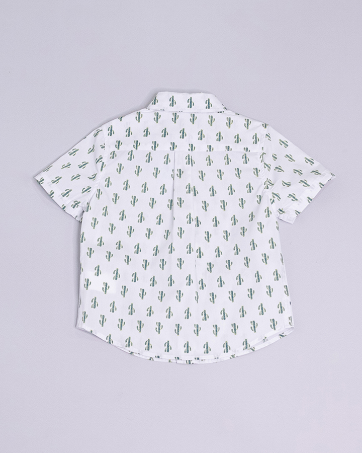 Camisa blanca manga corta con estampado de cactus