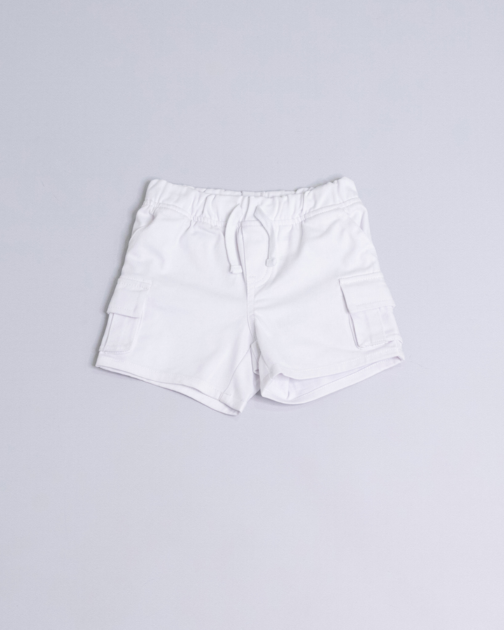 Short blanco con bolsillos y elástico en la cintura