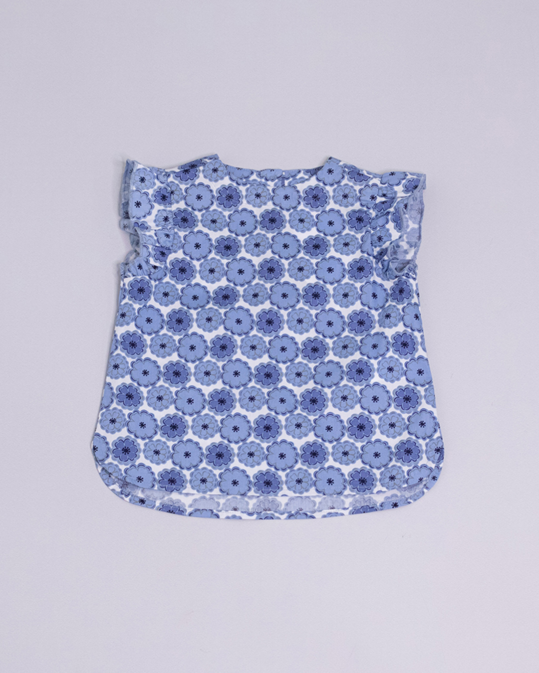 Blusa sin mangas con estampado de flores azules y blancas