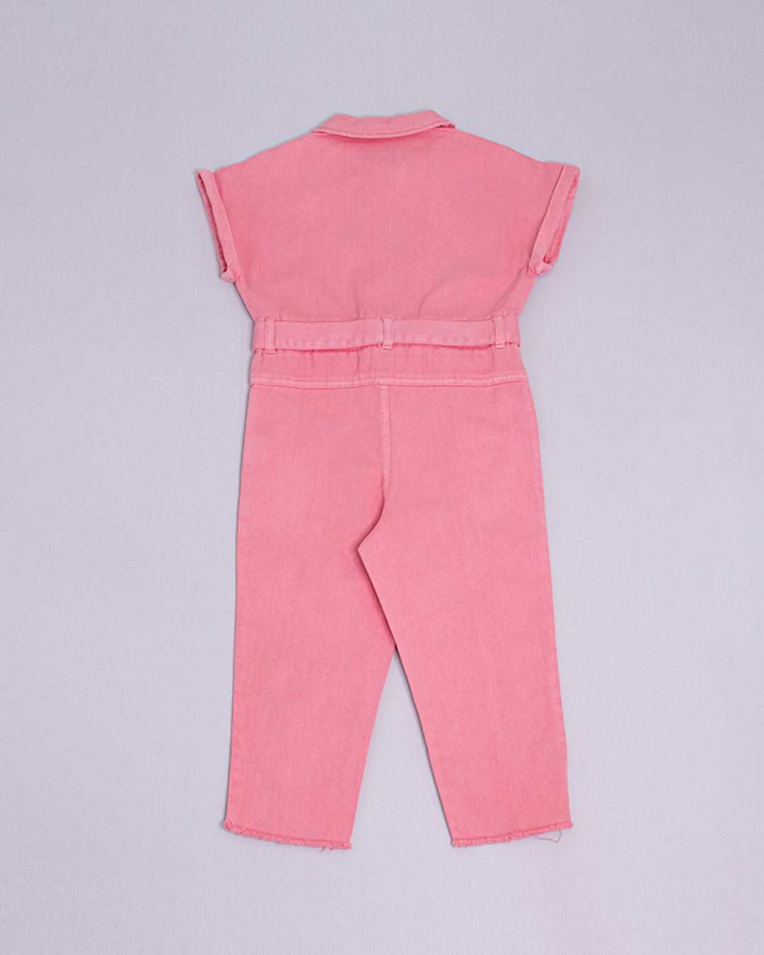 Braga larga de color rosado con un cinturón de la misma tela y un corazón bordado