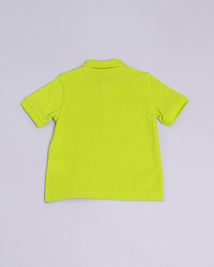 Chemise verde manga corta con un astronauta bordado
