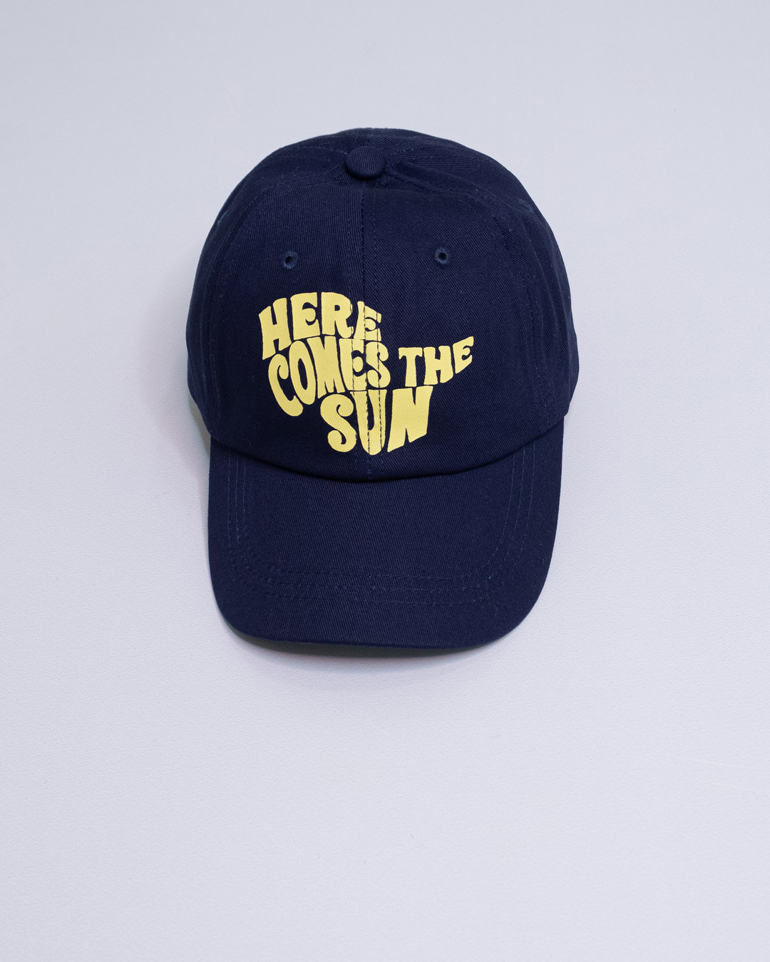 Gorra azul marina ¨Here comes the sun¨