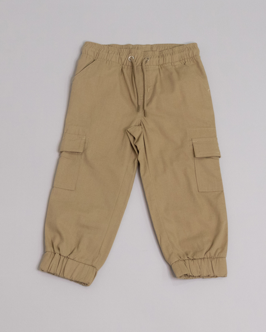 Pantalón cargo khaki