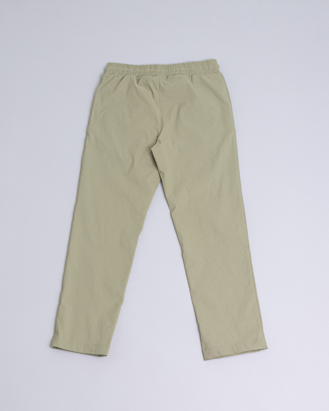 Pantalón verde con elástico en la cintura