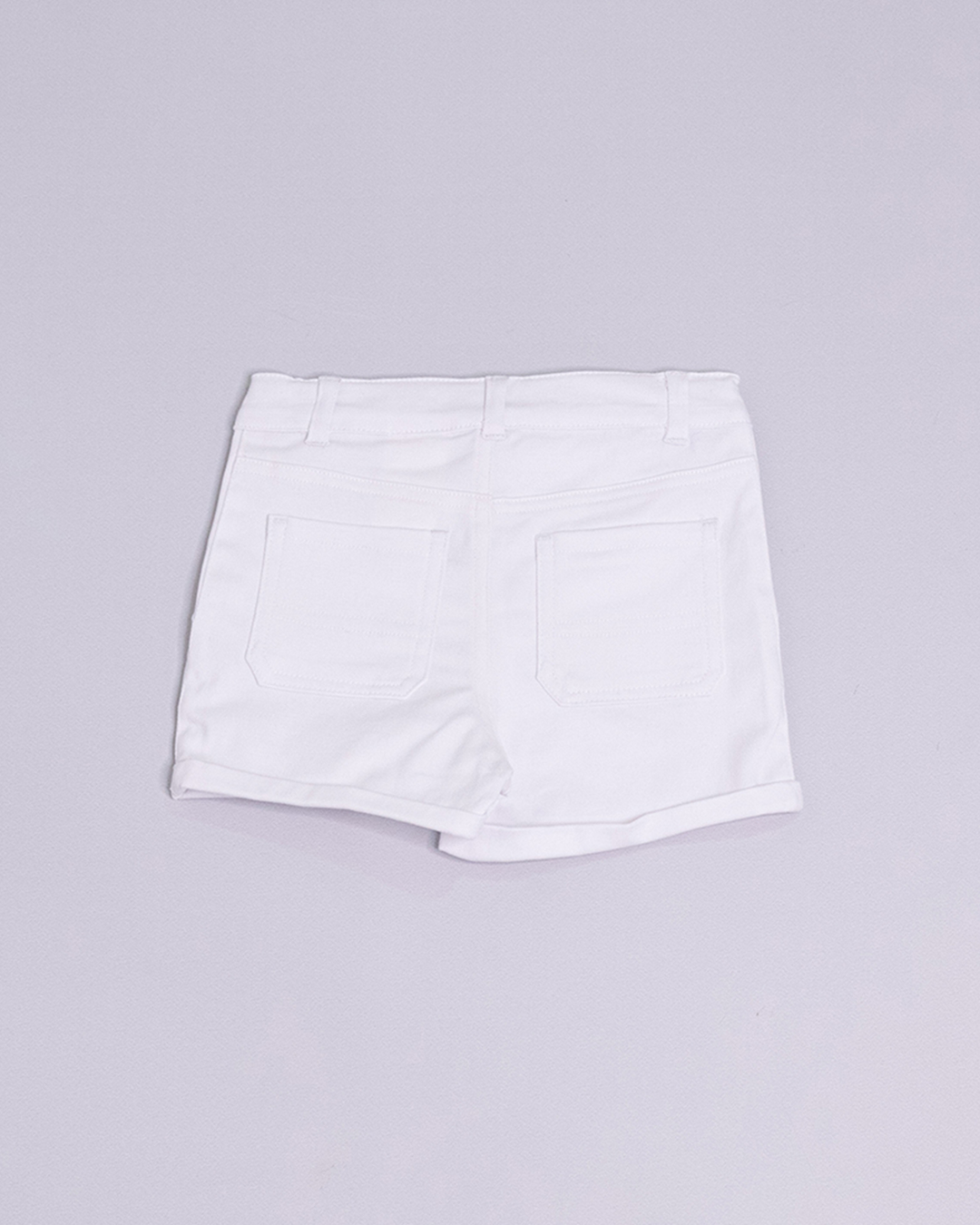 Short blanco con bolsillos