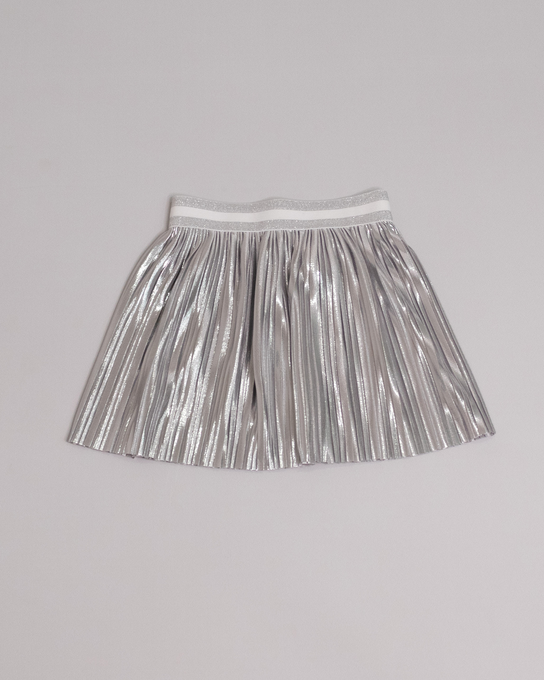 Falda de pliegues plateada con elástico en la cintura