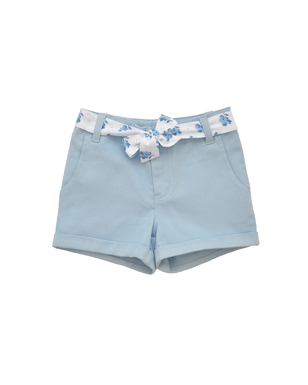 Short azul claro con cinturón estampado