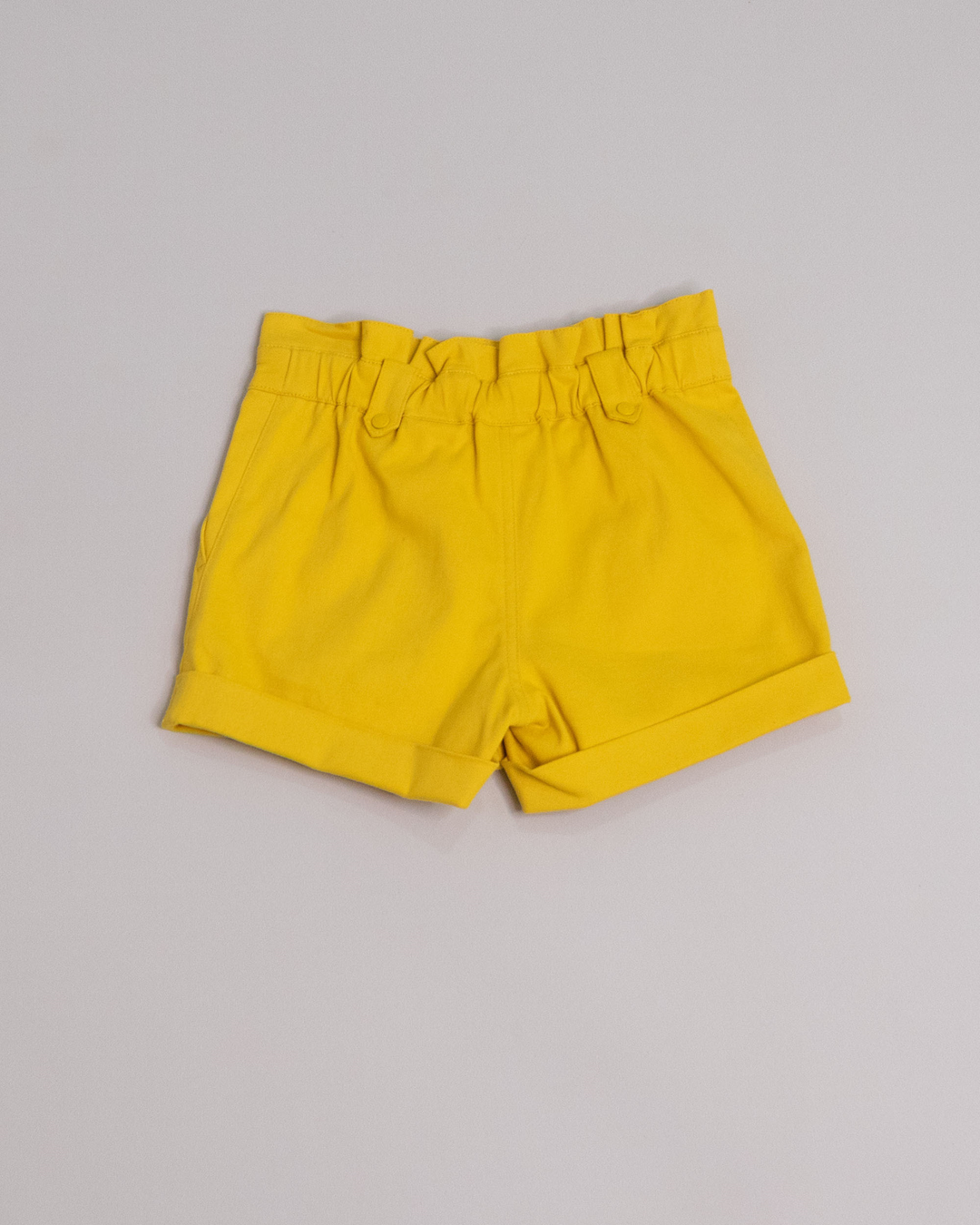 Short mostaza con elástico en la cintura