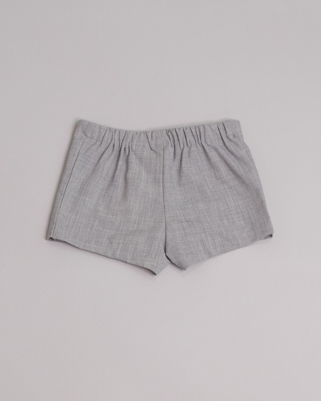 Short gris con lazo de terciopelo