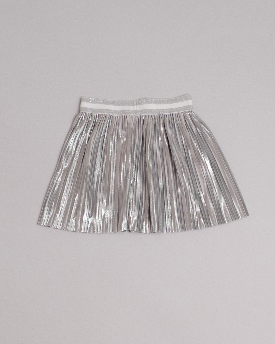 Falda de pliegues plateada con elástico en la cintura