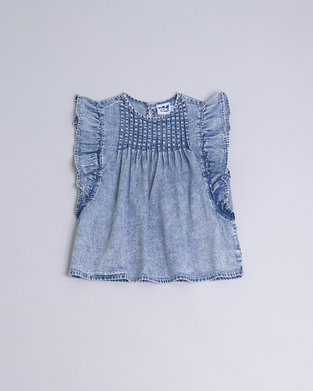 Blusa sin mangas chambray con volantes