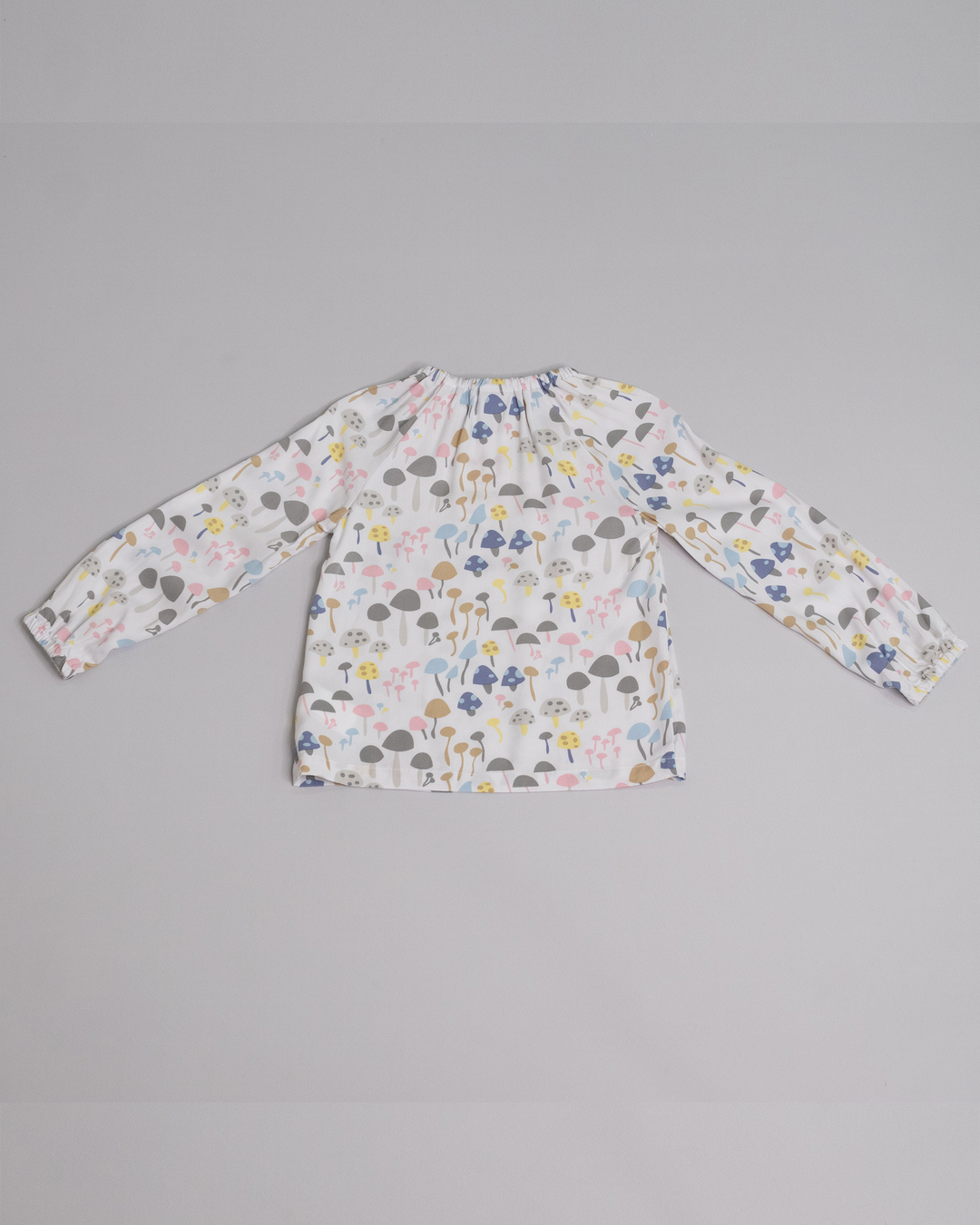 Blusa manga larga de viscose con estampado de honguitos multicolor