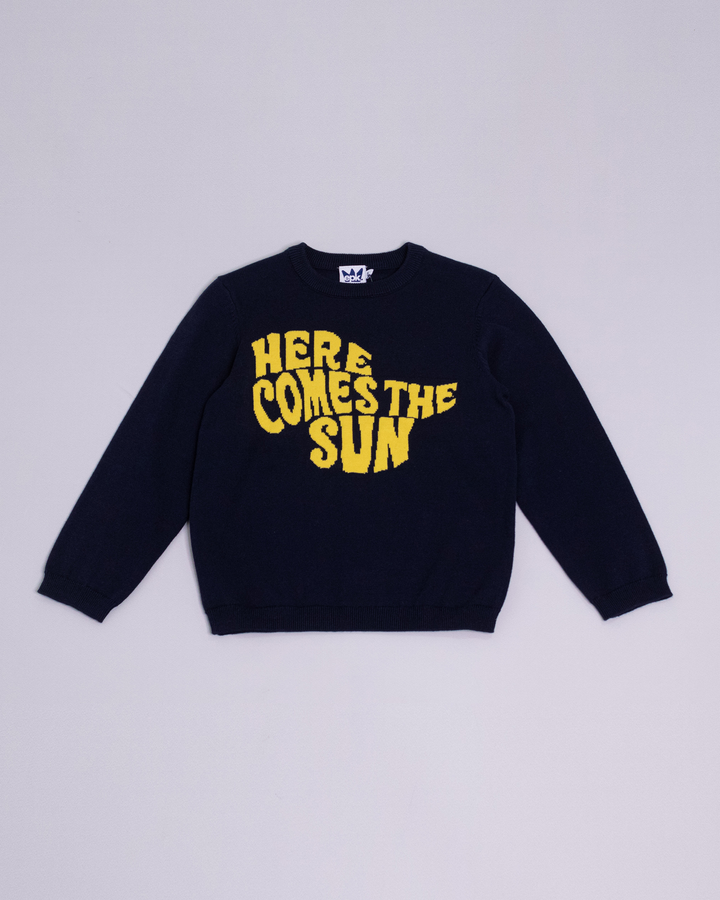 Suéter azul marino con gráfico ¨Here comes the sun¨