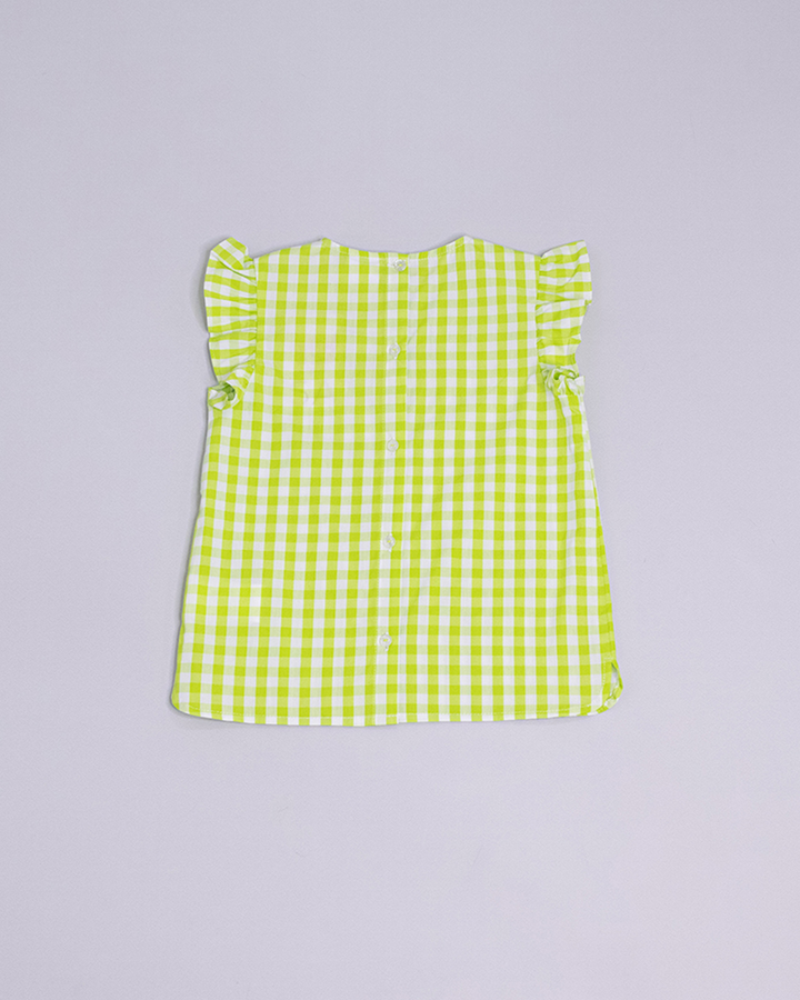 Blusa de cuadros blancos y verdes con volantes en las mangas