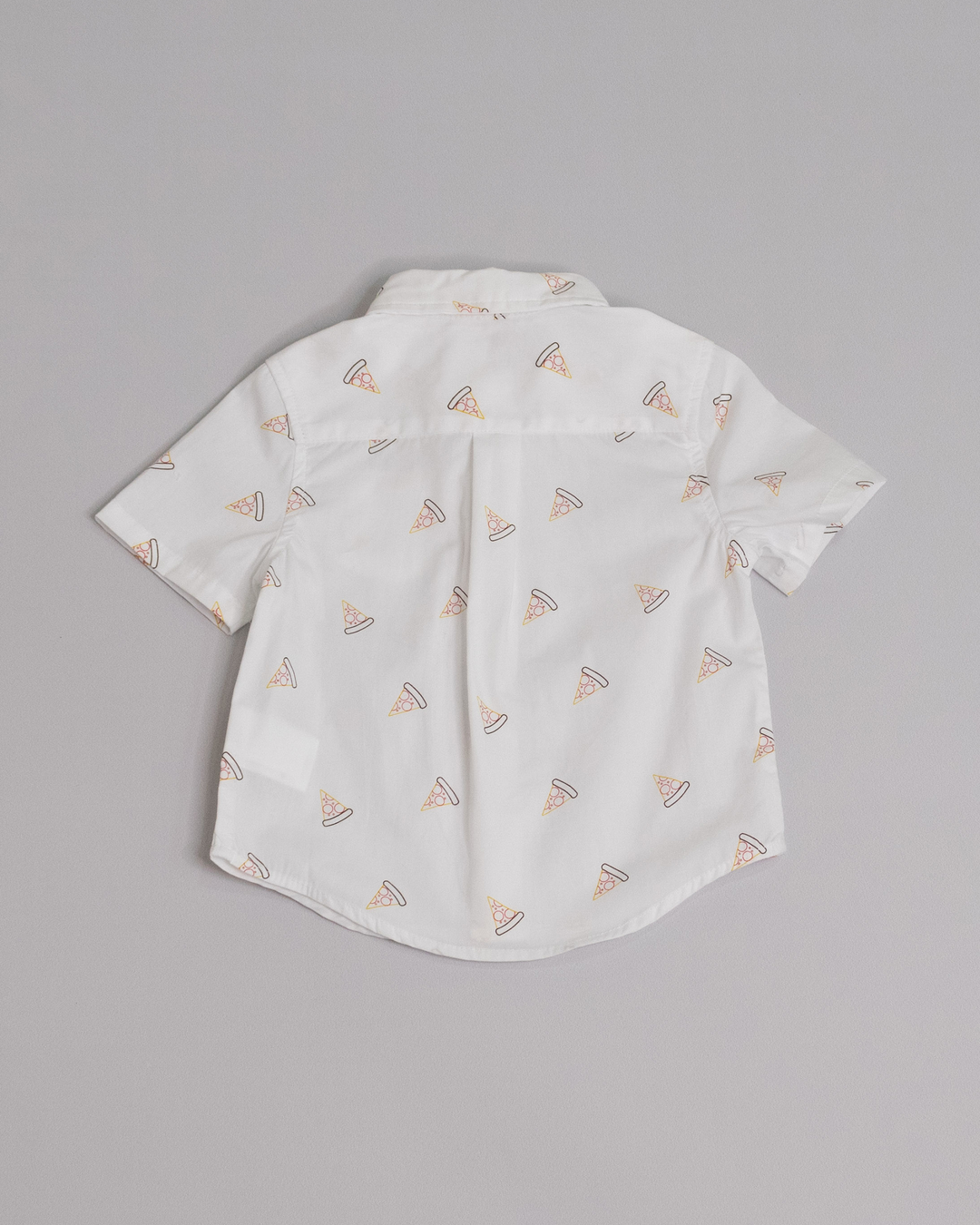 Camisa manga corta blanca con estampado de pizzas