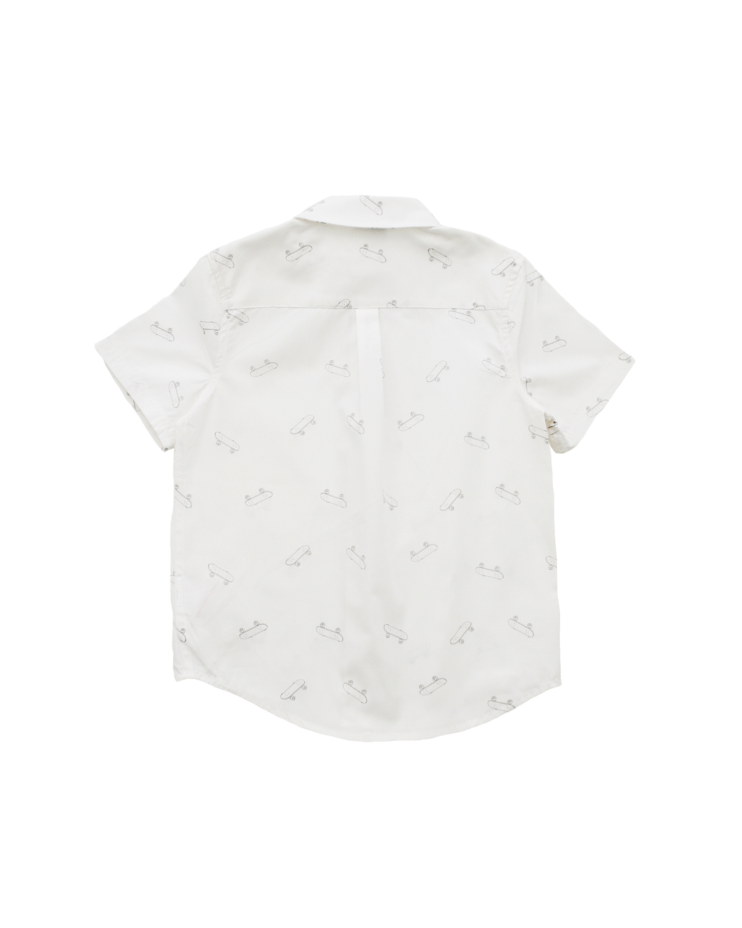 Camisa blanca manga corta con estampado de patinetas